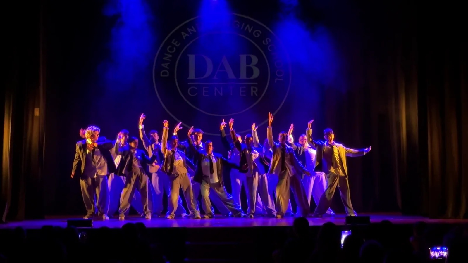 Actuación de danza mostrada en la web de DAB Center